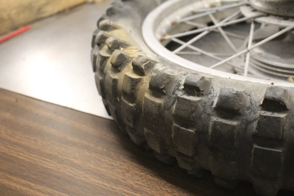 Llanta trasera Yamaha RT1 360 1970 (4,00-18) A340 Foto 3 de 4