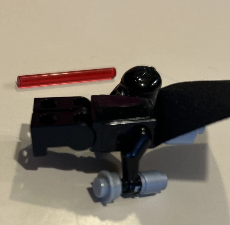 LEGO Star Wars Minifigure - Darth Vader Light-up Lightsaber ( sw0117 ) 7263 - Image 4 of 4