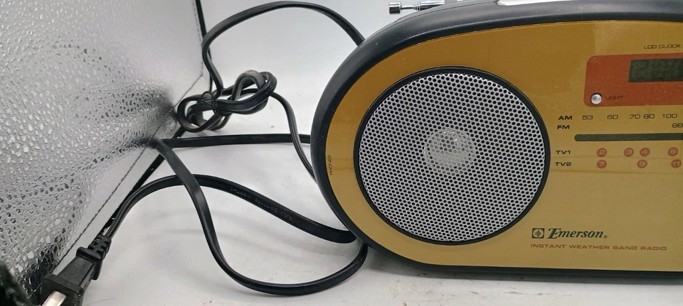 Emerson RP1103 AM FM TV1 TV2 Instant Weather Band Radio W Lighted LCD Clock - Image 2 of 4