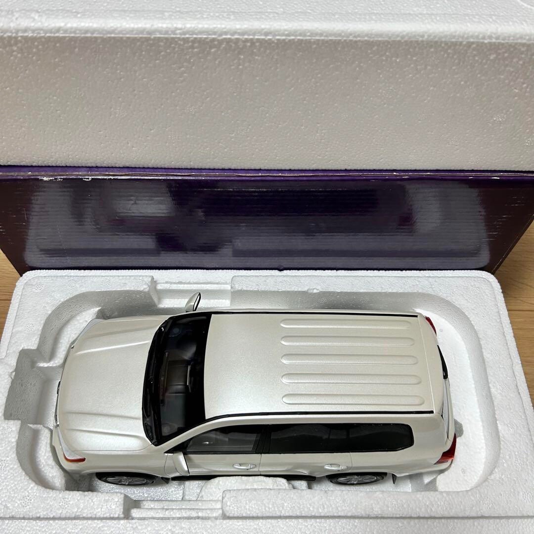 1/18 Scale SAMURAI Toyota Land Cruiser Ax G Selection 200 1/18 Scale SAMURAI Toyota Land Cruiser Ax G Selection 200