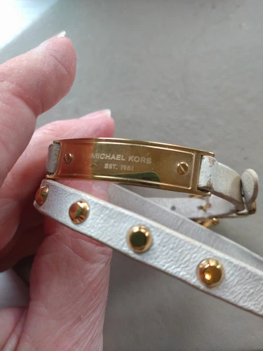 BRACCIALE CHARM PRE AMATO FIRMATO MICHAEL KORS ORO PTD PELLE BIANCA BORCHIATO