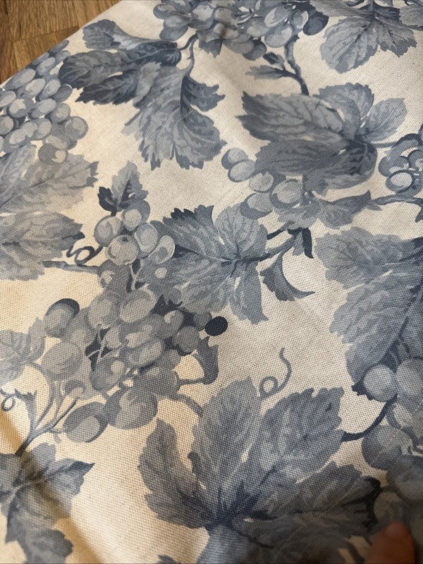 Vintage Williams-Sonoma Italy Grape Linen Tablecloth 70x70  Square Blue White