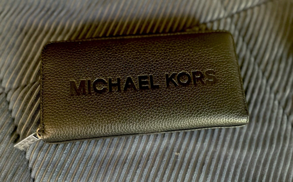 Michael Kors Black Leather Zip Around Wallet EXCELLENT CONDITION!! - Image 2 of 4
