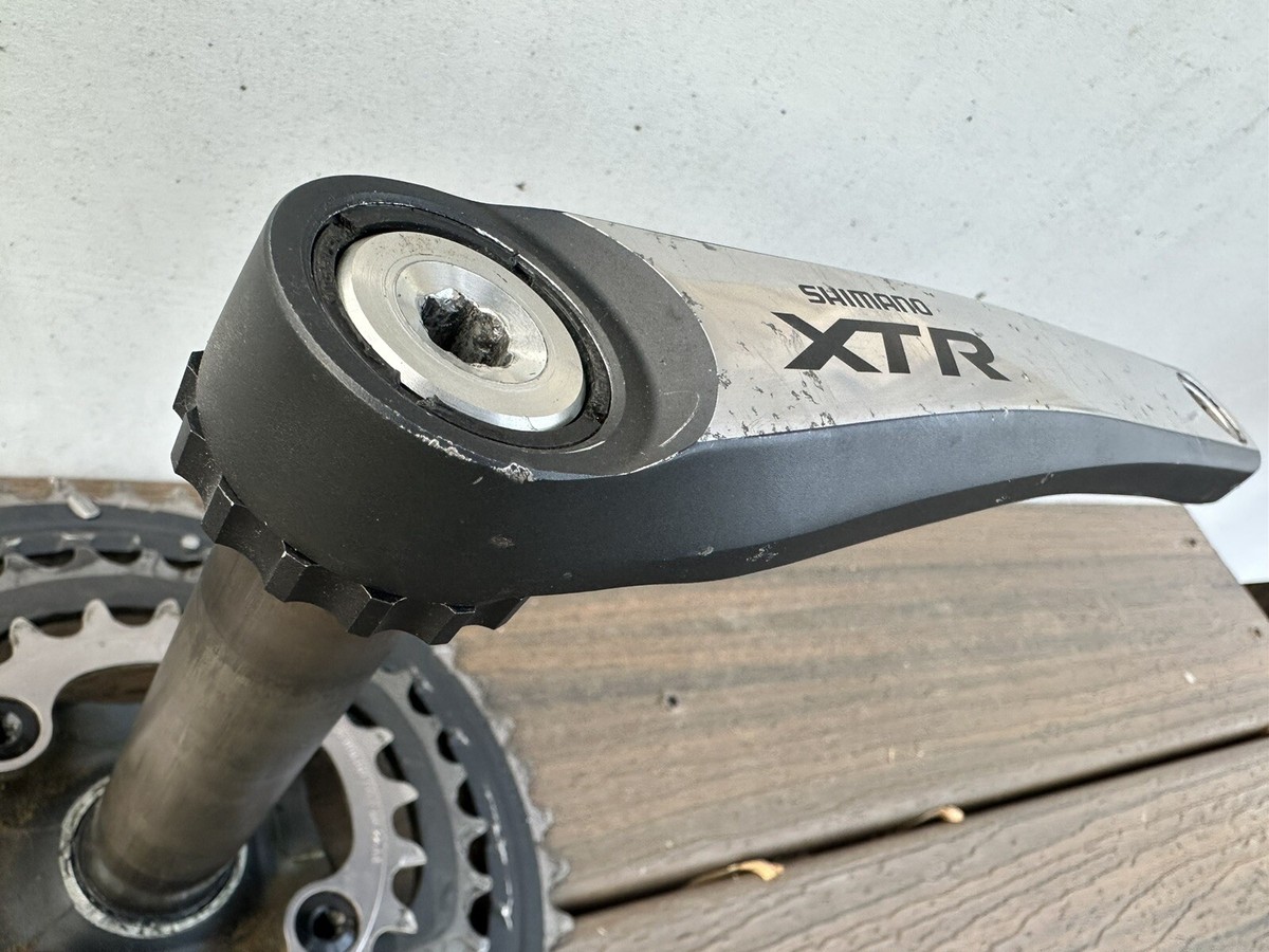 Shimano XTR FC-M970 Triple Crankset 175mm 44/32/22t 104 BCD Shimano XTR FC-M970 Triple Crankset 175mm 44/32/22t 104 BCD