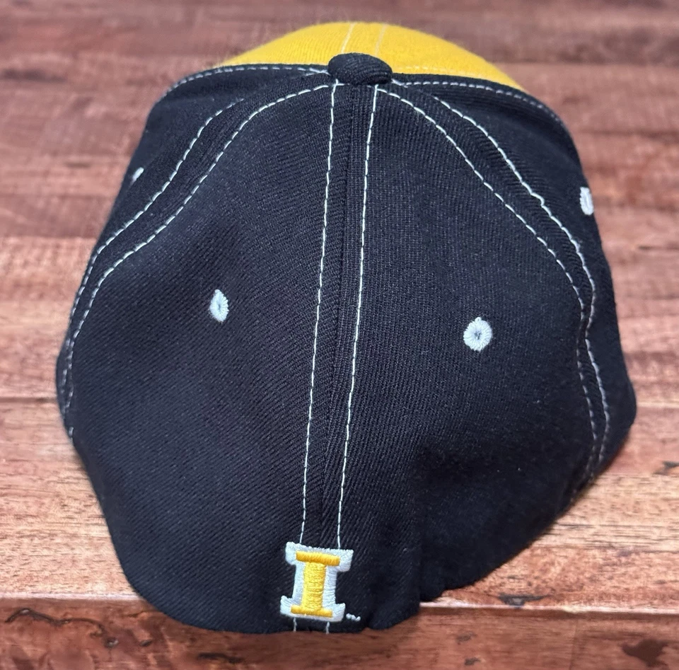 Vintage Iowa Hawkeyes Hat Cap Mens Spellout Fitted M/L - Image 3 of 4