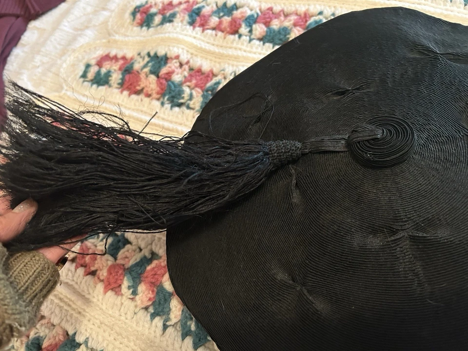 Sombrero eduardiano vintage PARAMOUNT Tam O Shanter y encanto de borlas Foto 3 de 4