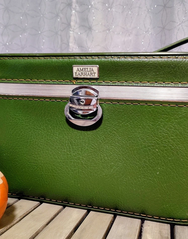复古 Amelia Earhart 火车箱绿色旅行梳妆行李箱 MCM 20 世纪 60 年代 — 第 2/4 张图片