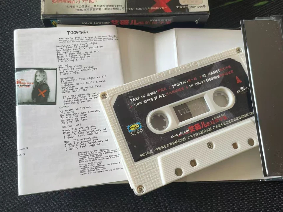 Avril Lavigne Under My Skin China First Edition +insert Cassette Tape Very Rare Foto 3 de 4
