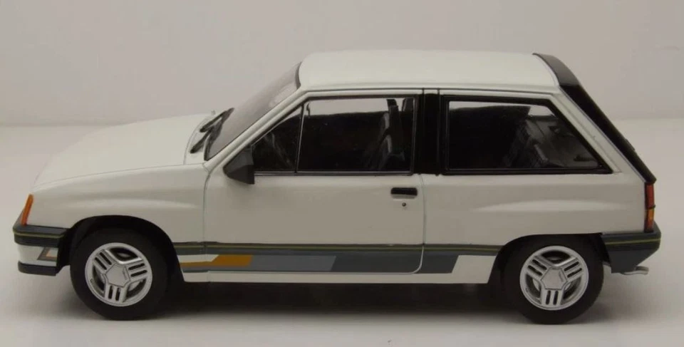 MODELCAR, OPEL Corsa A Sprint 1983 Blanc, échelle 1/18, MOD18432 - Photo 4/4