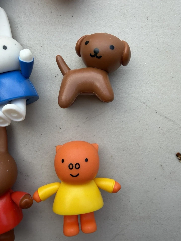 Lote de 8 figuras de Miffy & Friends Dan Melanie Grunty Mummy Daddy Snuffy Jazwares Foto 3 de 4