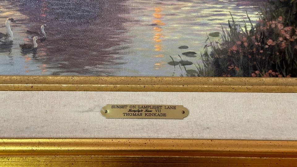 Lienzo firmado G/P Thomas Kinkade edición limitada - puesta de sol en Lamplight Lane 18x27 Foto 2 de 4