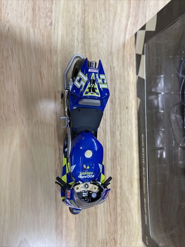 Minichamps 1/12 Scale 122 041015 - Honda RC211V S. Gibernau MotoGP 2004 - Picture 6 of 18