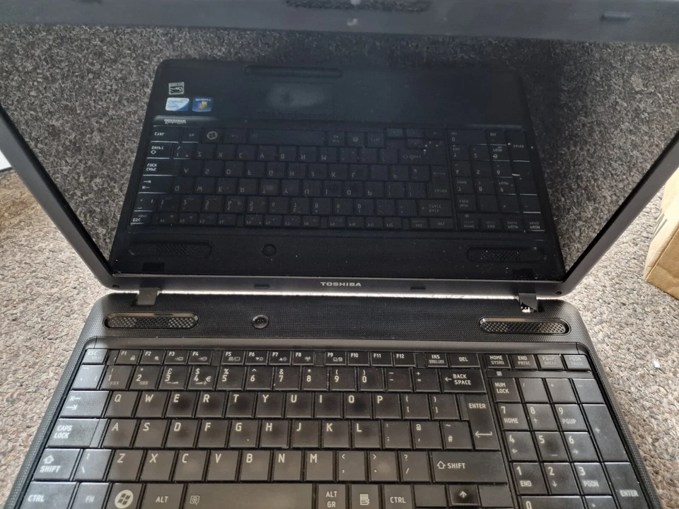 Toshiba Sattelite  C660-195 ,2gb Ram , No Hdd - Image 2 of 4