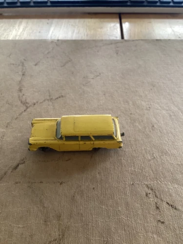 Rare Lesney Matchbox American Ford Station Wagon.Red Base 4 light version.
