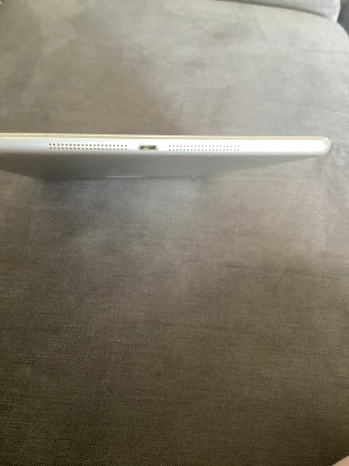 Apple iPad Air 1 -16GB- White (Wi-Fi) A1474 - Image 3 of 4