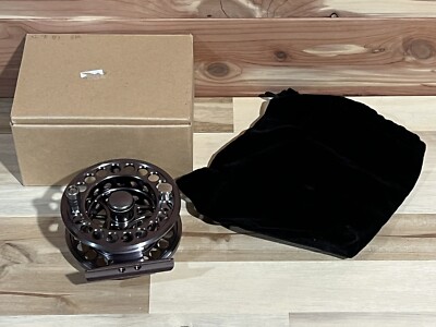 Awesome Unbranded XI-B 5/7 Graphite Bronze Color Fly Fishing Reel New In Box