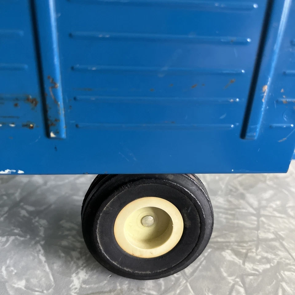 Vagón forrajero Ford Motor Company Ertl The Big Blue años 70 #806 Foto 4 de 4