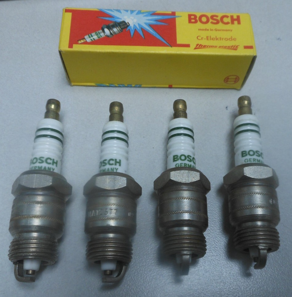NOS Bosch Spark Plugs Fits: Mercury 1973-1974 Colony Park MA125T7 Qty 4