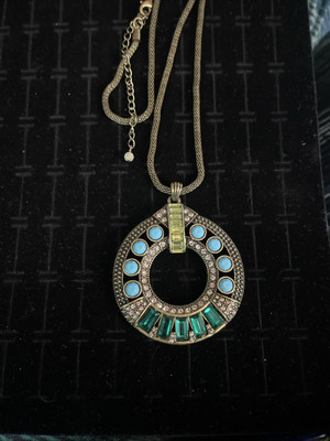 SAQ Avon Bronze ToneTurquoise Emerald Rhinestone Pendant 27  Necklace 1980 s X27