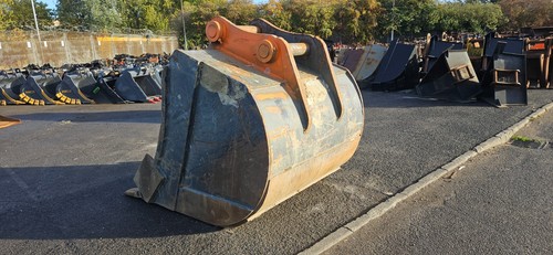 1650mm Hardox Bucket w/ 110mm Pins - Used - Price £5750.00 + VAT @ 20% - C567 - Picture 3 of 8