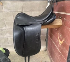 Stubben Genesis Dressage Saddle 17.5