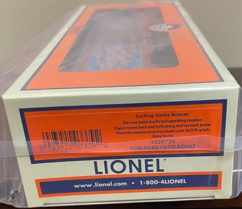 Lionel 2528720 Christmas Surfing Santa Boxcar Train O Gauge Mele Kalikimaka - Image 4 of 4