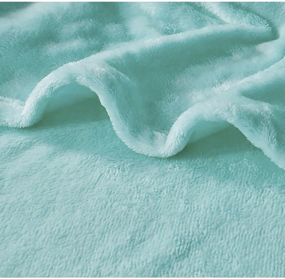 Intelligent Design Plush Throw In Teal Brand New In Original Packaging - Image 3 of 4