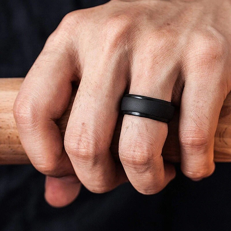 Anillo de alianza de boda WarBLade negro biselado de silicona para hombre deportes de trabajo goma Foto 2 de 2