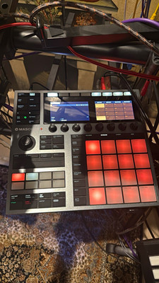 Native Instruments MASCHINE+ NATIVE INSTRUMENTS-  STANDALONE GROOVEBOX