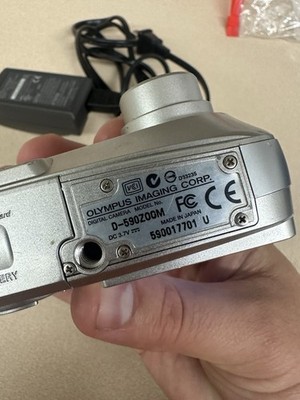 Olympus CAMEDIA D-590 Zoom 4.0 MP Digital Camera W/Battery works