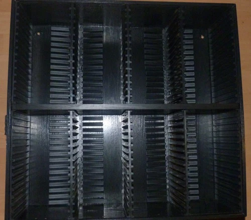 1 X CD- Regal schwarz mit Federmechanik für 120 CD's