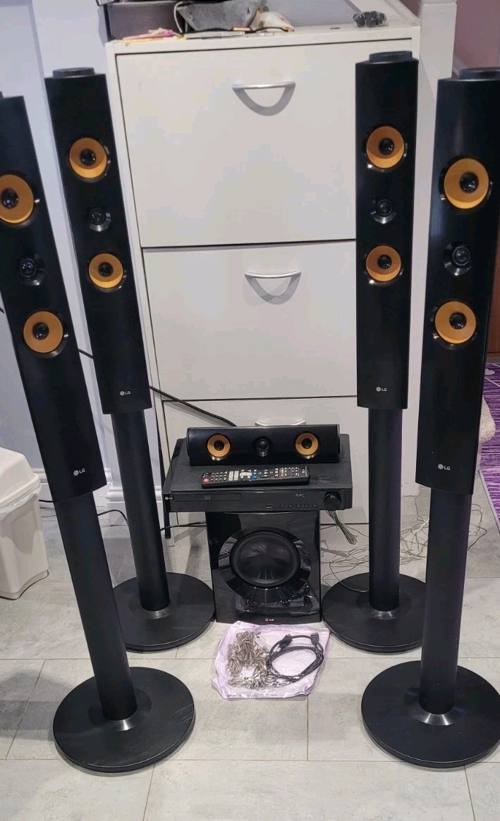 LG LHB745 1200W Bluetooth Blu-ray Home Cinema Surround sound