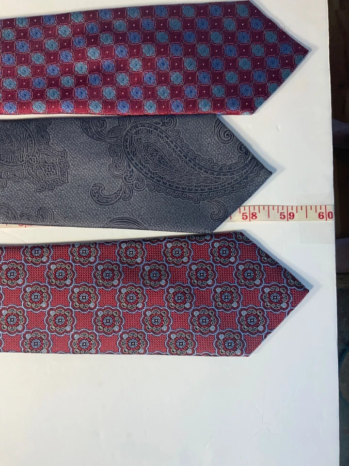 Lot (3) Jos  Banks Reserve Men’s patterned Silk  tie gray, Burgandy 3 1/4” x 59” - Imagem 4 de 4