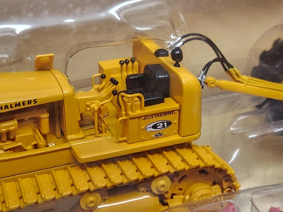 Allis-Chalmers HD-21 Crawler With Ejector Scraper By First Gear 1/50 Scale - Image 4 of 4