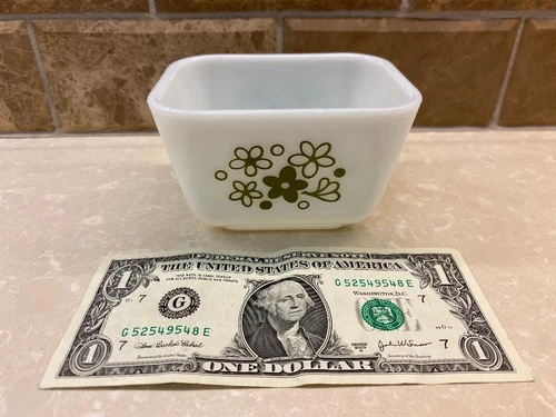 VINTAGE PYREX 1 1/2 CUP FRIG DISH CRAZY DAISIES WHITE AND GREEN NO LID #501 B