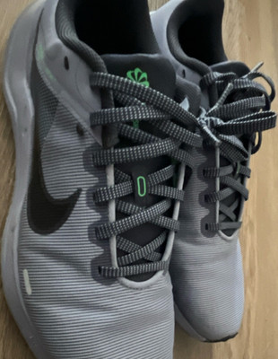 Nike Downshifter Men s Low Top Athletic Sneakers Gray Black Green Lace Up 10.5 