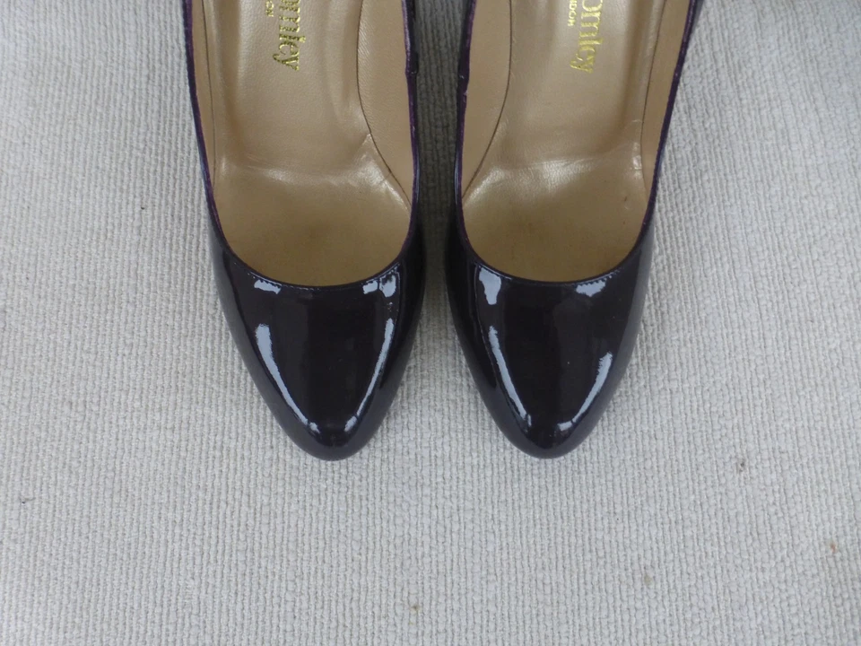 RUSSELL & BROMLEY DARK PLUM PATENT LEATHER COURT SHOE HEELS SIZE UK 5 EU 38 - Image 3 of 4