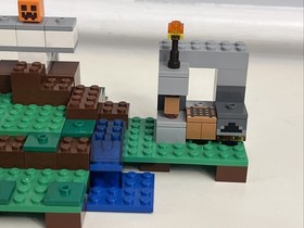 Lego (21123) Minecraft - The Iron Golem Alex Zombie