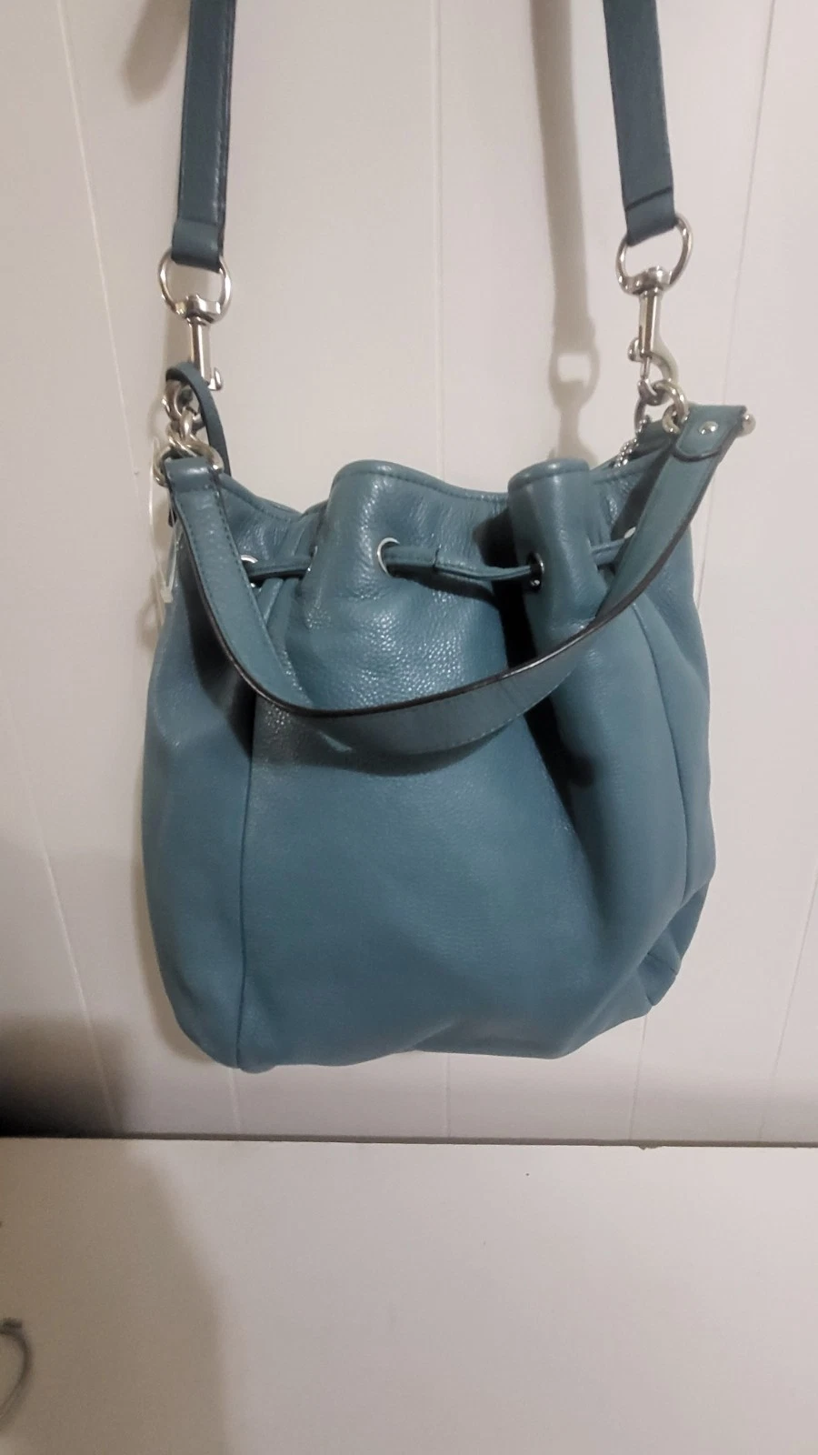 Borsa a tracolla Coach 27003 Avery Robin's Egg in pelle turchese con coulisse secchiello