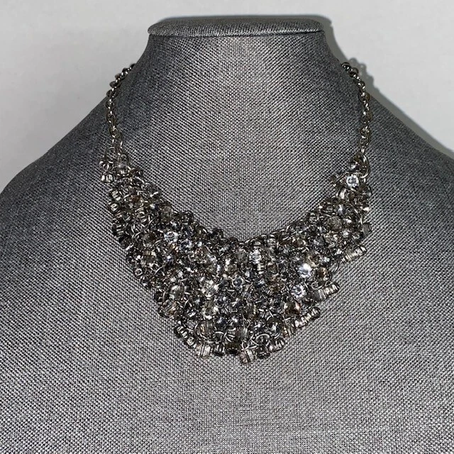 VETEMENTS Collana bavaglino con colletto in smalto con strass trasparenti