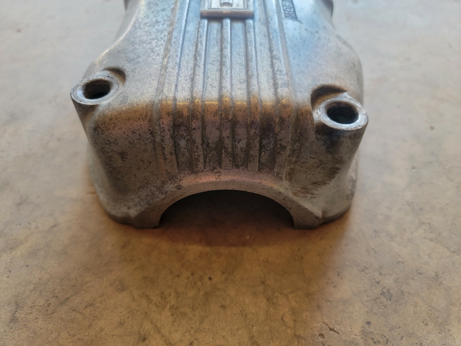 1975 HONDA GL1000 GL1000 GOLDWING CYLINDER HEAD VALVE ROCKER COVER & BOLTS OEM eBay