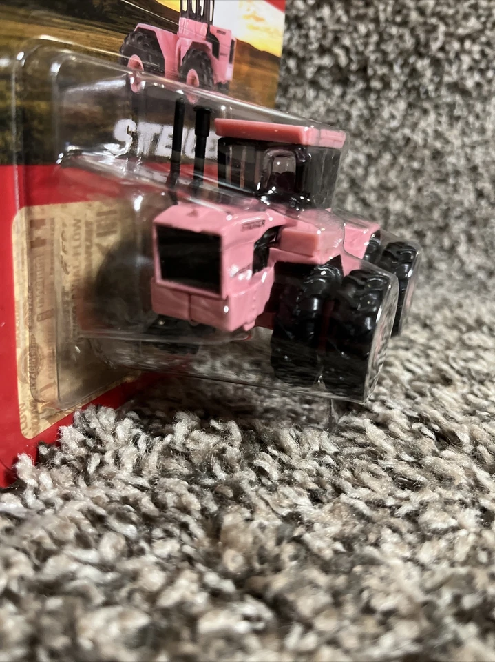 2023 ERTL 1:64 CASE IH PINK Steiger Panther II ST-310 Tractor w/DUALS NEW!!! - Image 4 of 4