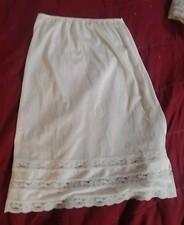 Vintage womens Ivory half slip with lace trim, size small