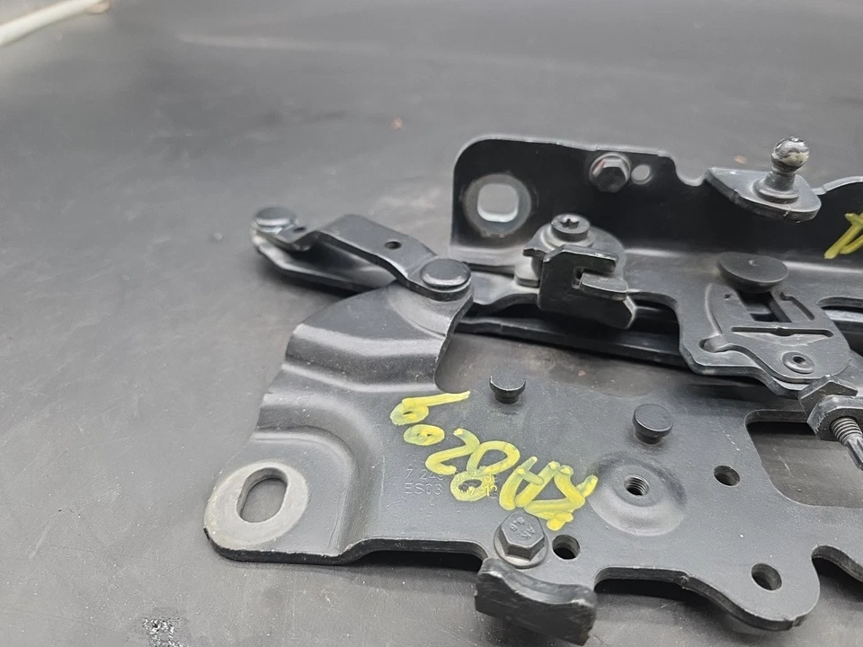 2014-2019 BLACK BMW 650I XDRIVE GRAN COUPE - LEFT HOOD HINGE 7249887 P4-953R - Image 2 of 4
