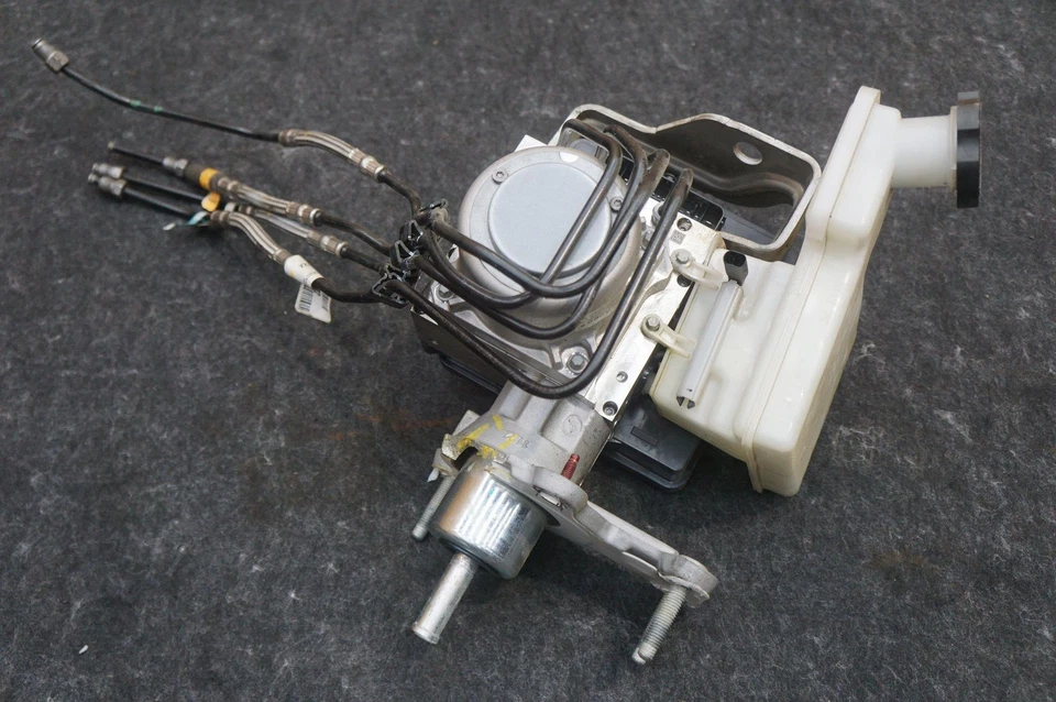 ABS Brake Pump Cylinder Module OEM 85543269 Cadillac Escalade Esv 21-22 *Note* - Image 3 of 4