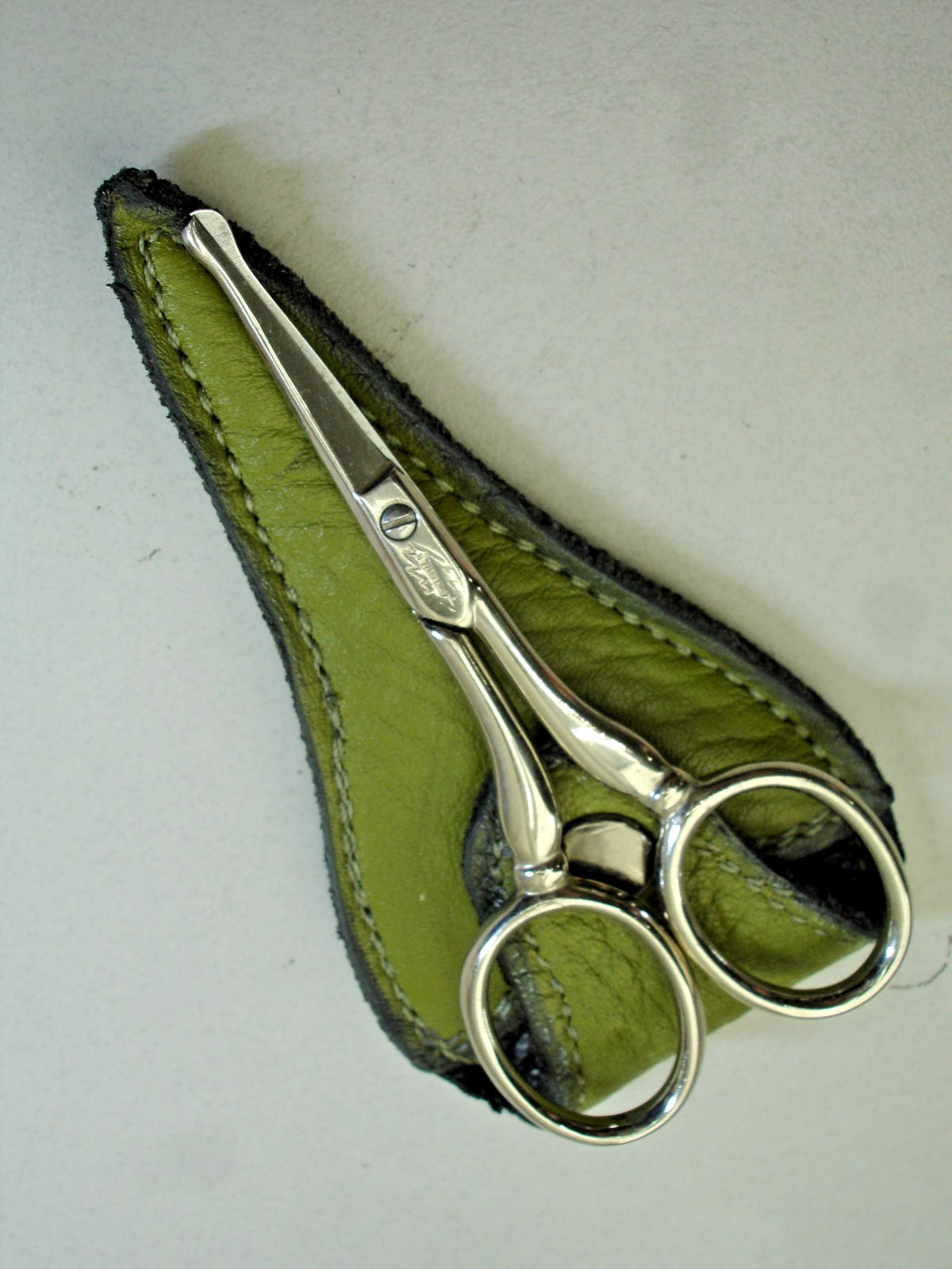 3.5" Italy Facial Hair Safety Pro-Sharpened Salon Trim Scissors w/ Custom Case