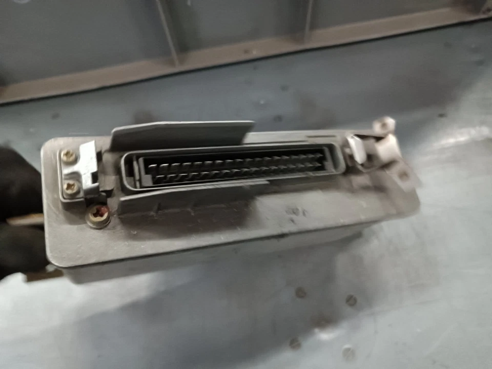 Audi 100 200 ABS Centralina Modulo Antibloccaggio 857907379B - Immagine 2 di 3