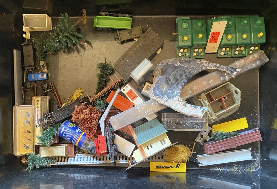 Large hobbyists lot - tracks, buildings, transformers, accessories, Minitrix/Fleischmann - Image 2 of 4