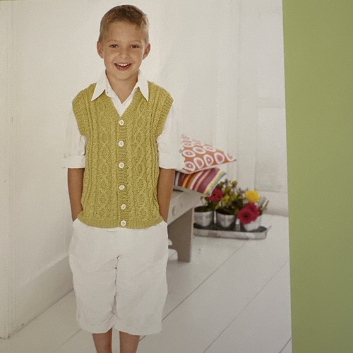 Sirdar Knitting Pattern Book #370 Little Stripes & Brights 15 Designs 0 To 7 yo - Picture 16 of 24