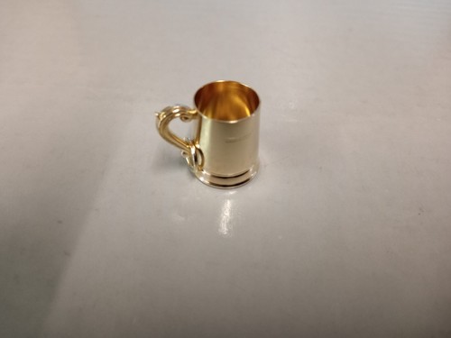 9 carat yellow gold hallmarked Tankard design charm weighing 2gms. - Picture 2 of 6